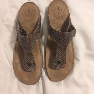 Taos-Lucy Style- Sandals. NEVER WORN!